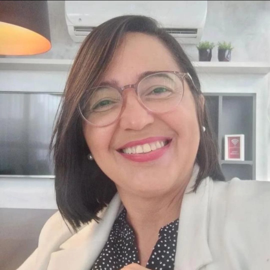 Dra. Dália Oliveira Saraiva